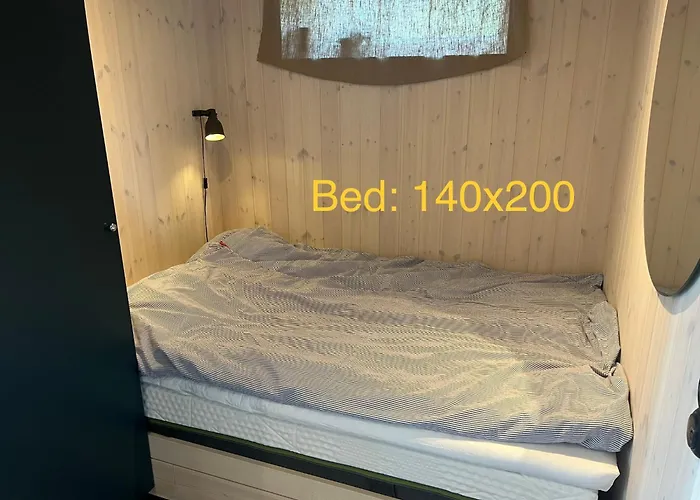 Mysigt Attefallshus Med Naerhet Till Stad Och Hav